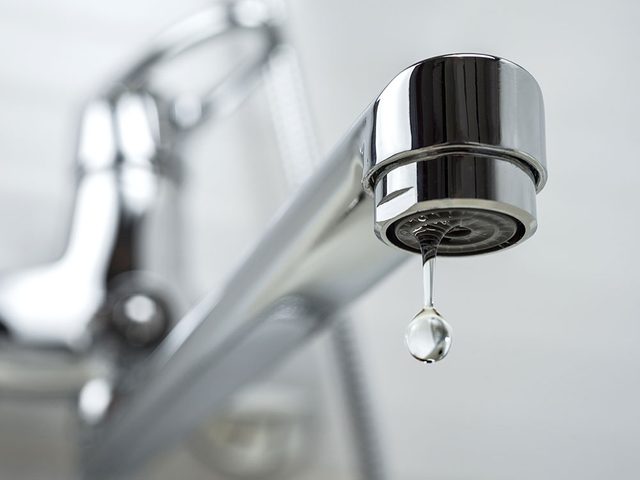 Laisser couler un petit filet deau de votre robinet peut viter que d'avoir des tuyaux gels.