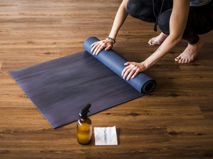 Comment laver son tapis de yoga de la bonne façon?