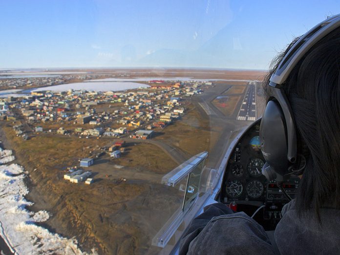 Menace sur les caribous: Arctic Village est uniquement accessible en avion.