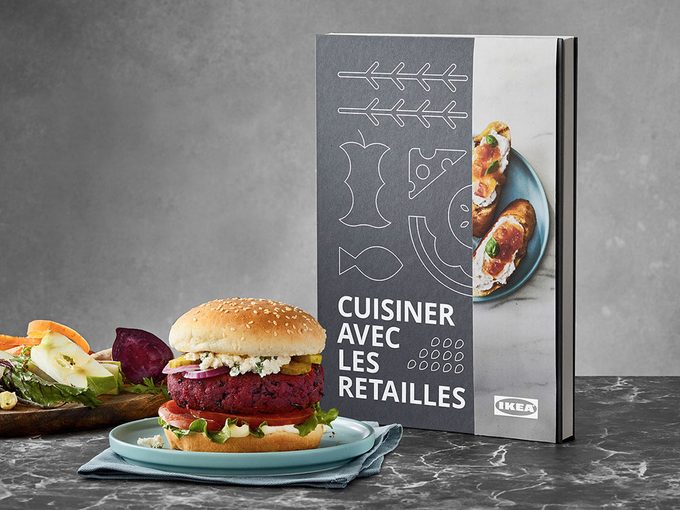 IKEA Canada lance un livre de recettes pour cuisiner les restes de table.