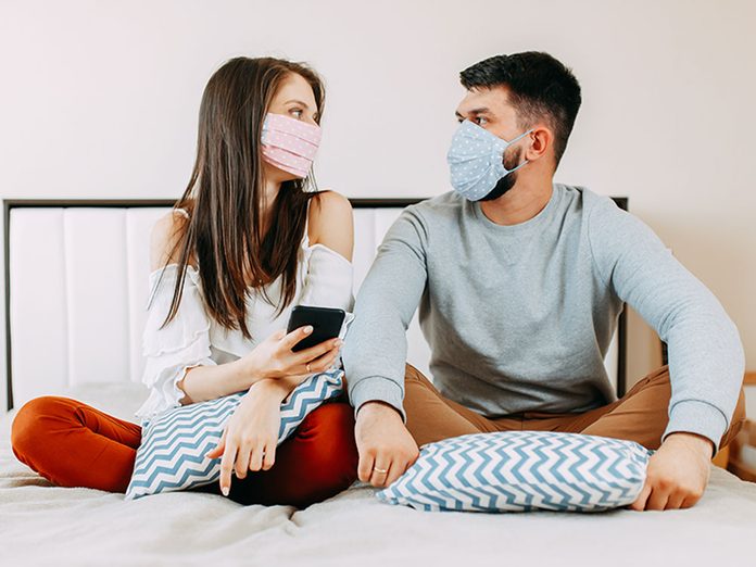Vie Sexuelle Relation Pandemie Couple Masque Protection Covid 19 Coronavirus