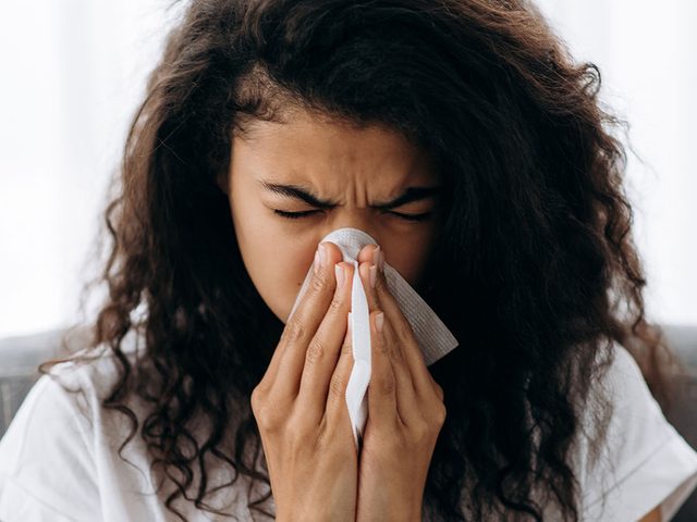 On ne sait toujours pas si les allergies dclenches  lge adulte finissent par disparatre ou si elles sont l pour la vie.