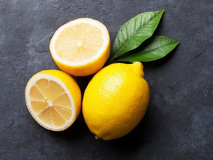 Le citron permet d'avoir de beaux ongles.