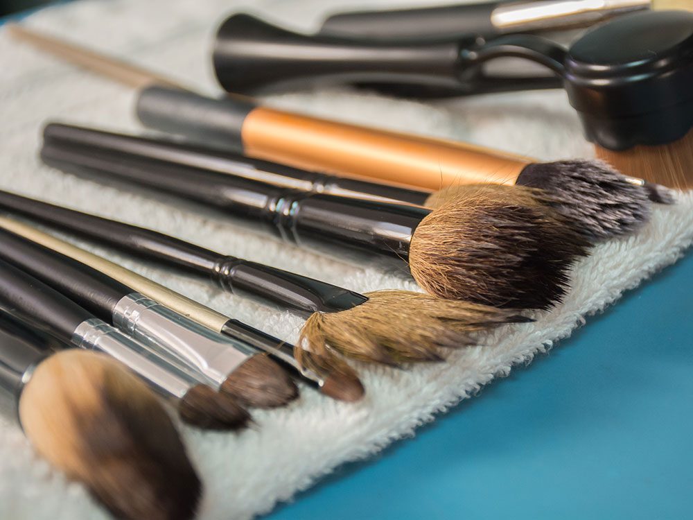 Comment nettoyer ses pinceaux de maquillage rapidement et facilement