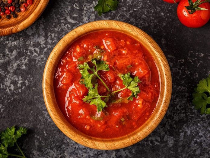 La sauce tomate fait partie des aliments qu’il vaut mieux ne jamais laisser dans son garde-manger.