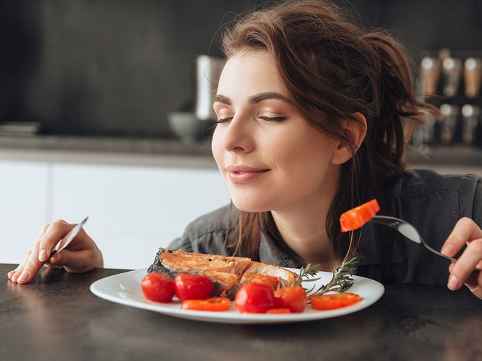 Une altération de l’odorat peut affecter l’appétit.