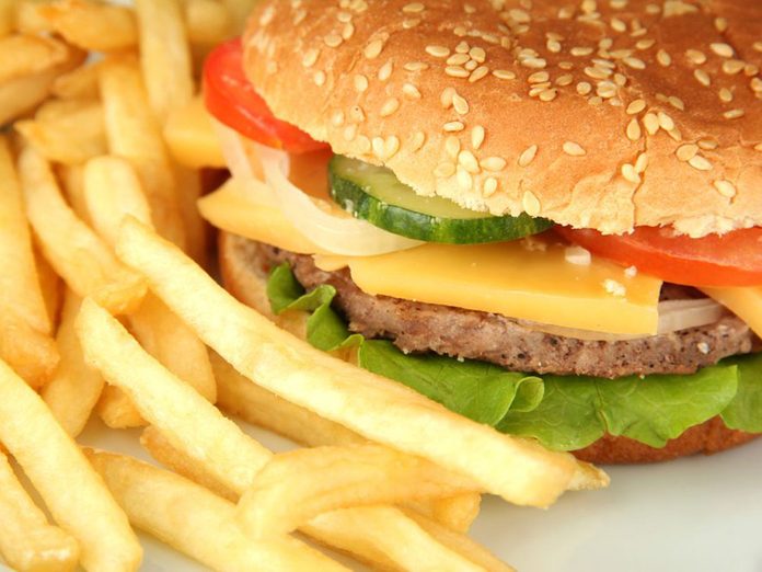 Il existe un risque de cancer avec les aliments riches en gras saturés.
