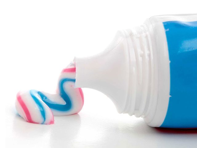 Soins de la peau: le dentifrice ne combat pas lacn.