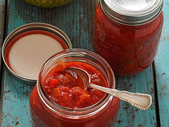 Recette en pot de salsa de tomates douces.