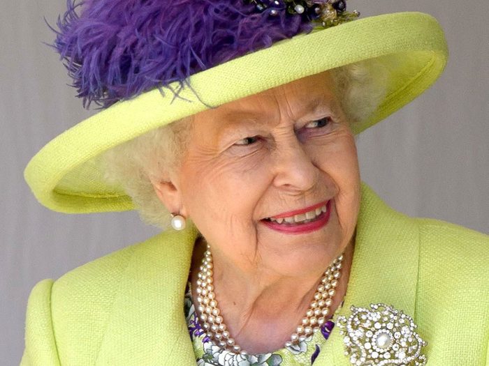 La Reine Élizabeth II ne cédera jamais le trône.