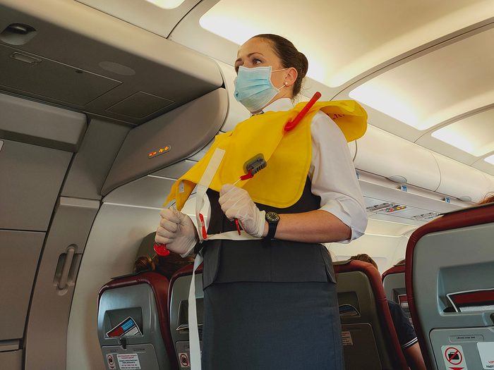 Les gilets de sauvetage ne font pas partie des choses gratuites à demander dans l'avion.