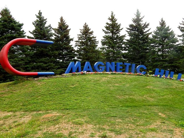 Magnetic Hill  Moncton fait partie des trsors cachs  dcouvrir au Canada.
