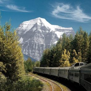 Le guide des voyages en train à travers le Canada.