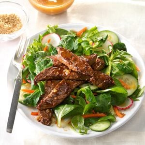 Salade de bœuf piquante de la Mongolie