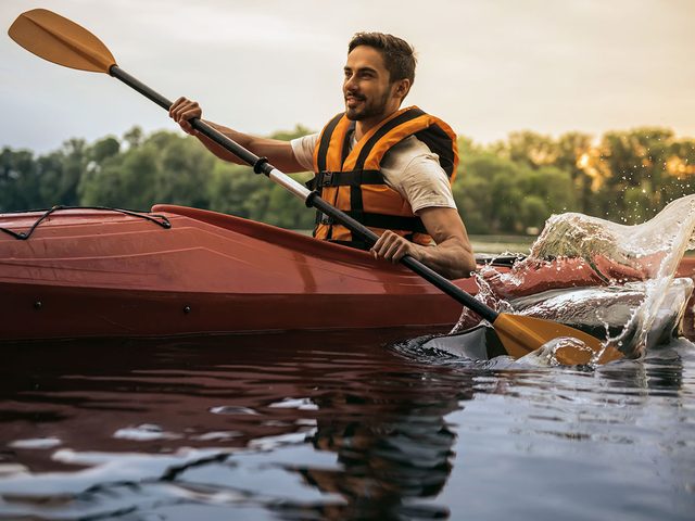 Le kayak et le canot font partie des activits inspirantes  faire pour se rafrachir cet t.