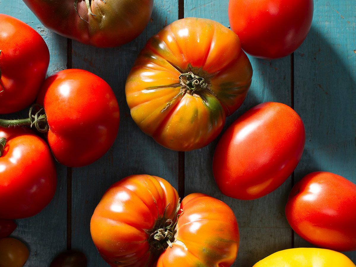Comment laver les fruits et légumes qui contiennent le plus de pesticides tels que les tomates?
