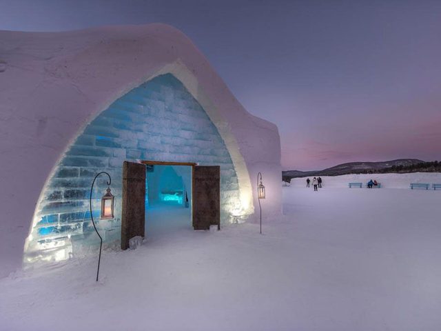 Passez la nuit dans un htel insolite de glace  Qubec.