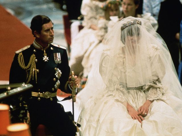 Les vux de mariage de la princesse Diana et du prince Charles.