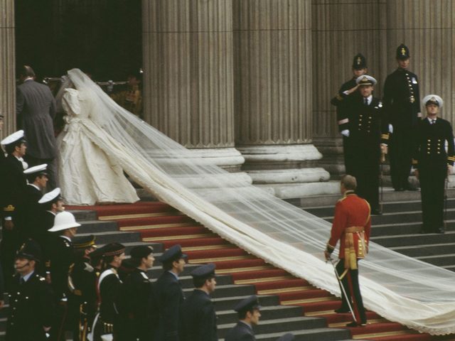 Le voile du mariage de la princesse Diana et du prince Charles.