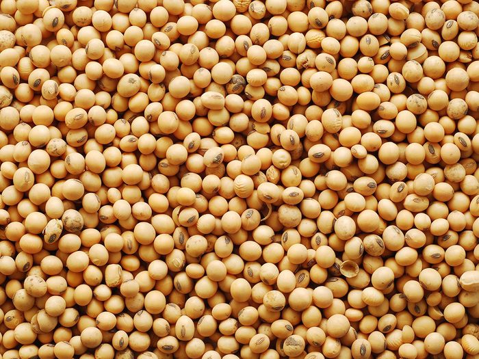 Les graines de soya font partie des aliments qui améliorent la prise de masse musculaire.