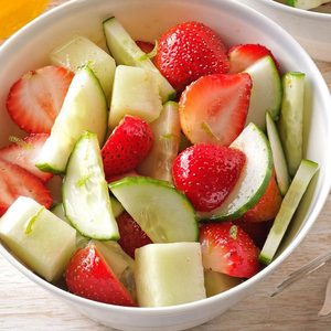 Salade de fraises, concombres et melon miel