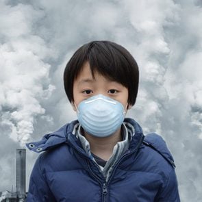 L'autisme qui accroît fait partie des dangers de la pollution atmosphérique sur notre santé.