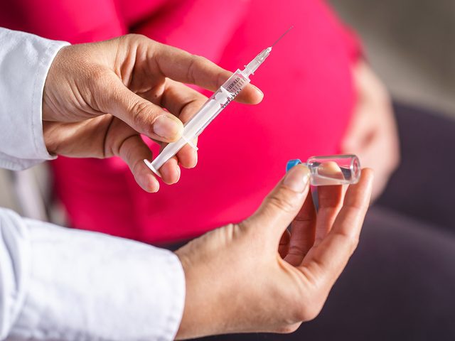 Des messages incohrents sur le vaccin contre la Covid-19 pour les femmes enceintes.
