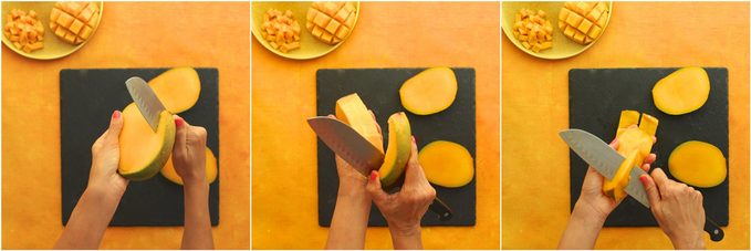 Comment couper une mangue: couper avec attention autour du noyau.