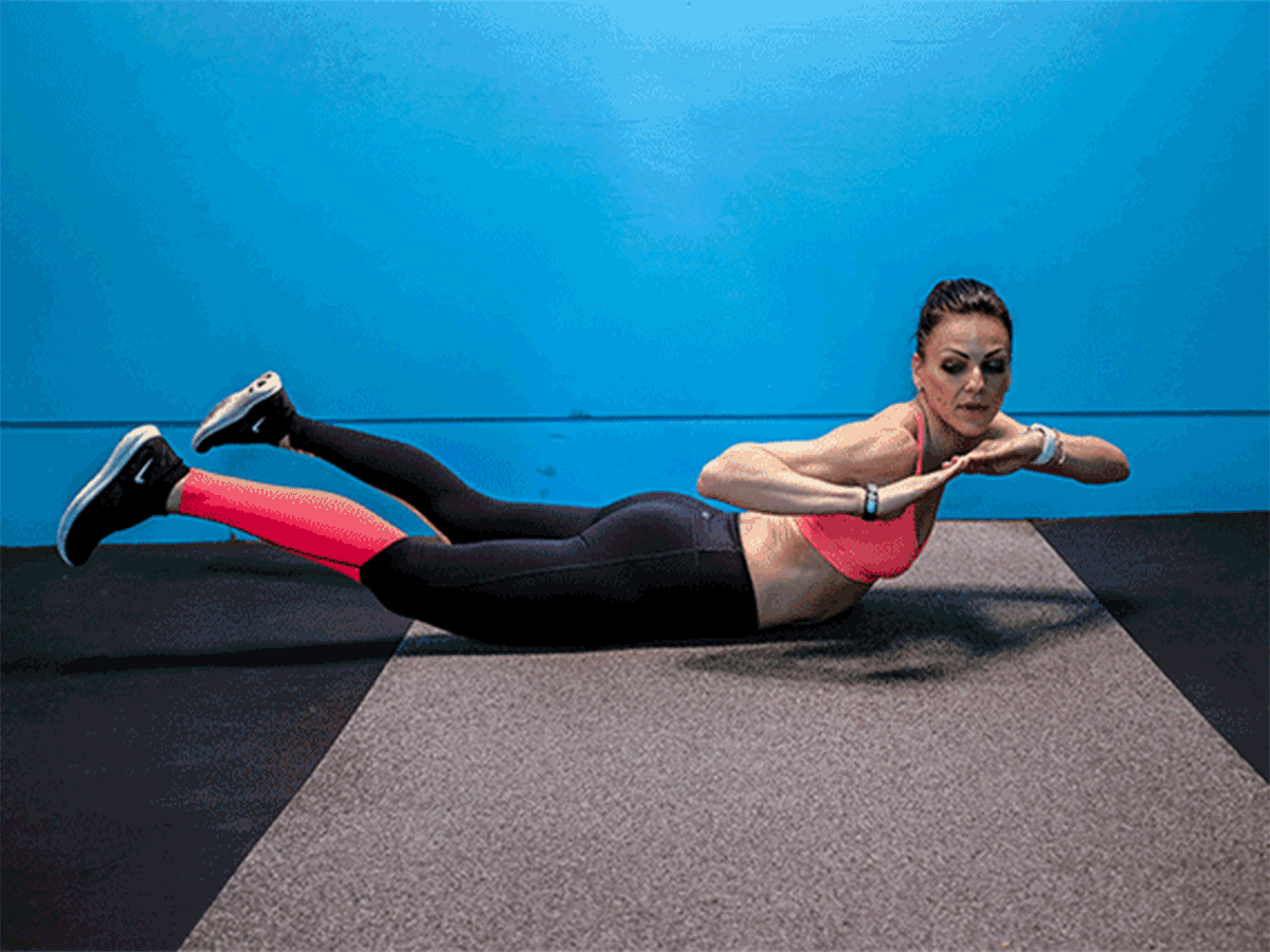 La position d’arc et de flèche fait partie des exercices de musculation conseillés.