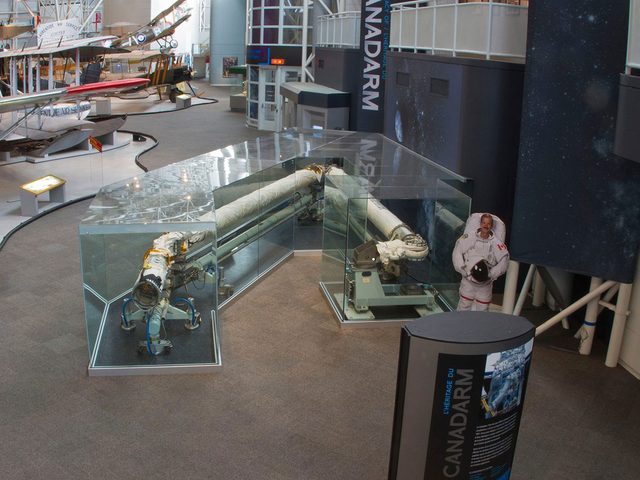 Le premier bras canadien dans l'espace fait partie des objets insolites que lon trouve dans les muses canadiens.