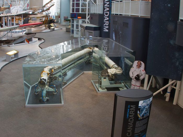 Le premier bras canadien dans l'espace fait partie des objets insolites que l’on trouve dans les musées canadiens.