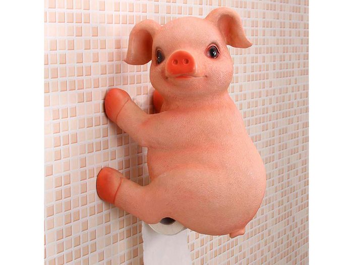 Le porte-papier de toilette en forme de cochon est vraiment original et étrange!