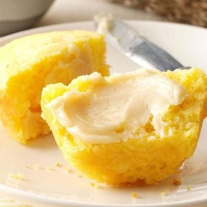 Muffins de maïs maison au beurre au miel
