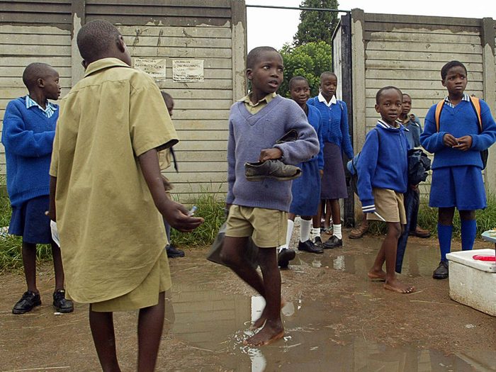 Un groupe d'enfants au Zimbabwe