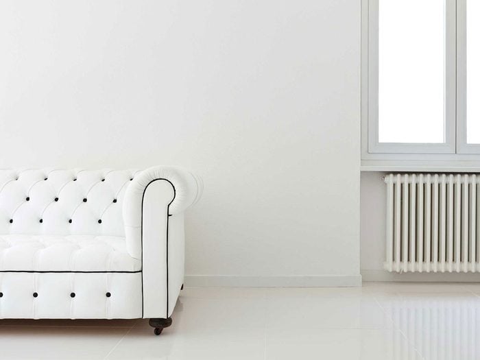 Réorganiser la disposition des meubles pour réduire les frais de chauffage.
