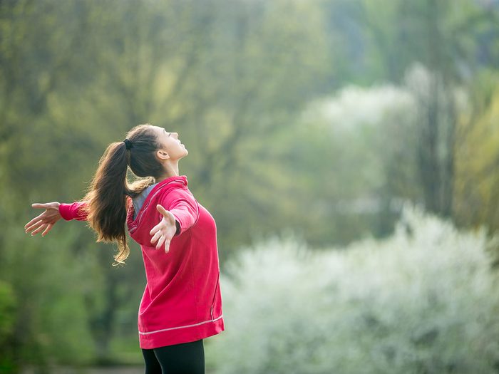 Méditer en marchant peut améliorer la santé mentale.