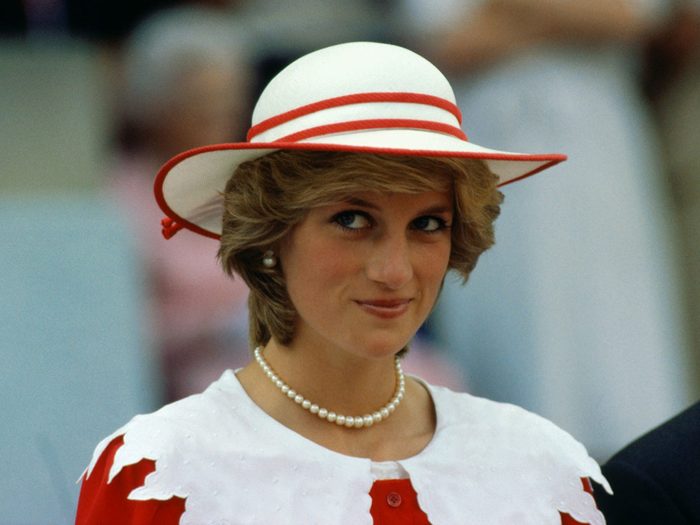 Le peuple n' pas pardonné le mauvais comportement du prince Charles avec Diana pendant leur mariage.