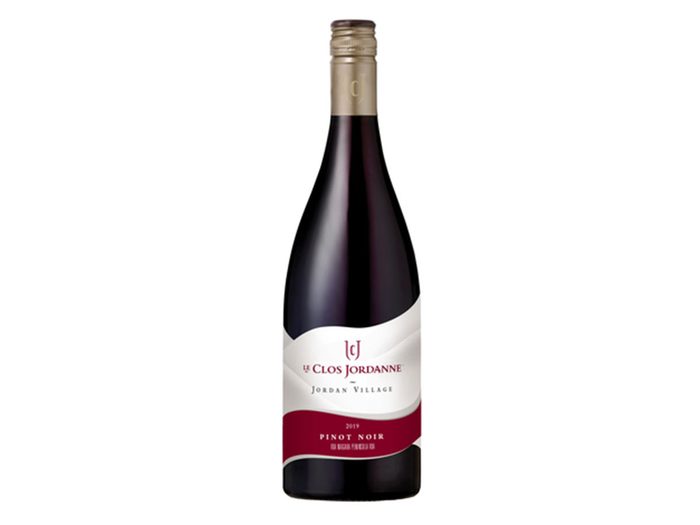 Le Pinot noir de Jordan Village fait partie des vins d’épicerie qui sortent de l’ordinaire.
