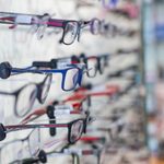 7 signes que vous avez besoin de lunettes