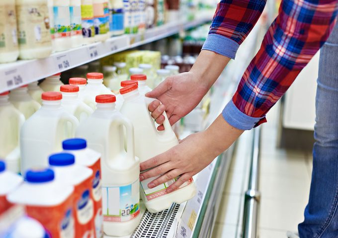 Quel contenant à lait est le meilleur (ou le pire) pour l’environnement?