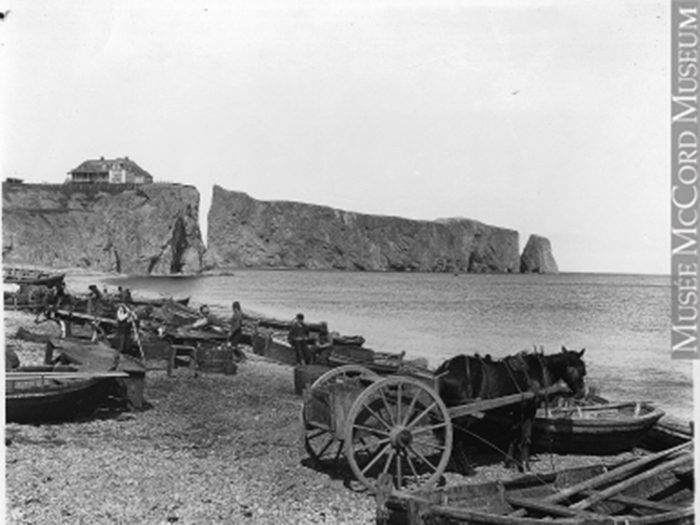 Moment de nostalgie avec cette photo du Rocher Percé en 1898.