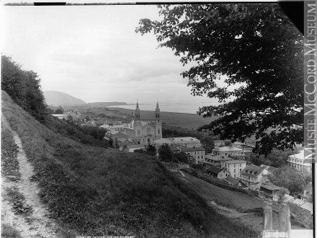 Moment de nostalgie avec cette photo de Sainte-Anne-de-Beaupr vers 1895.