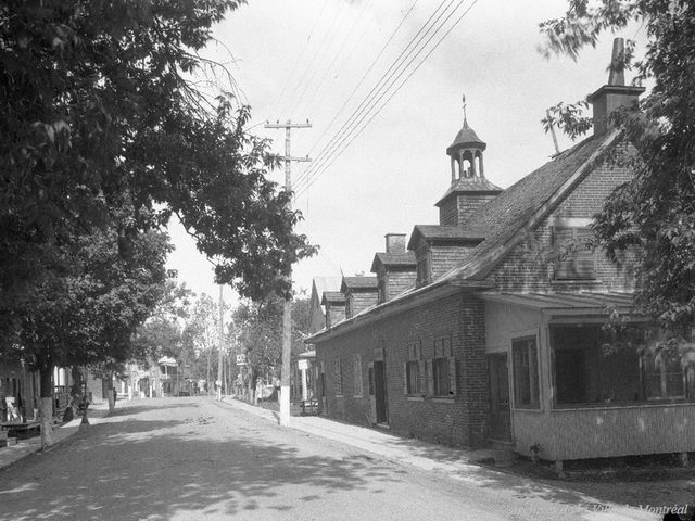 Moment de nostalgie avec cette photo des maisons  Saint-Lin, en 1933.