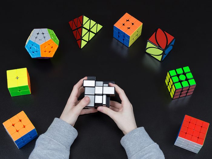 Épisode AC enfin disponible Fabrication d'un Rubik's cube …