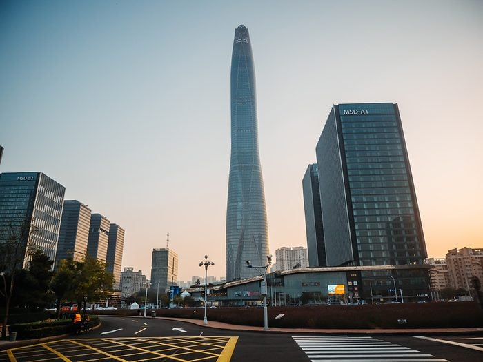 Le centre de finance de Tianjin est l'un des plus hauts gratte-ciels dans le monde