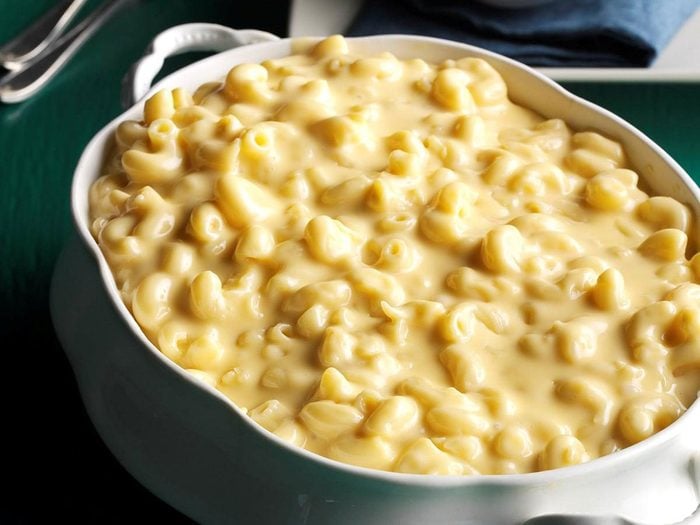 Recette de macaroni au fromage pour un repas-partage.