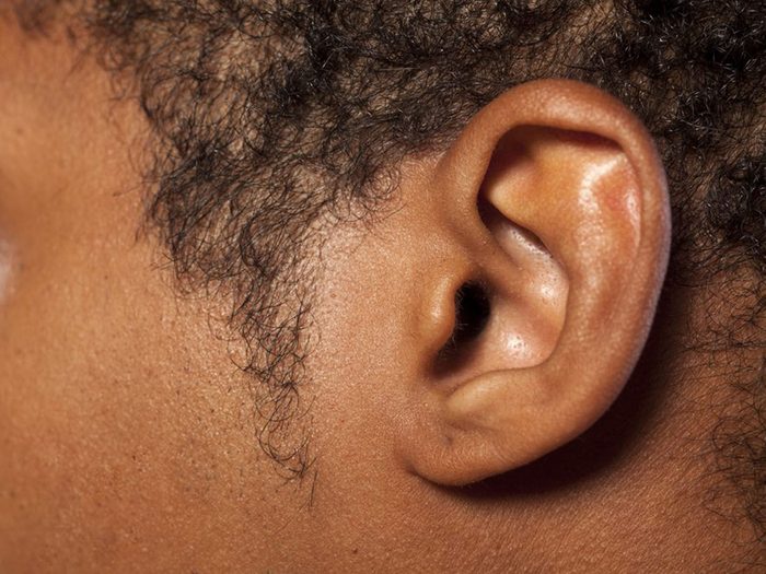 Les odeurs dans les oreilles font partie des odeurs corporelles qu'il ne faut pas ignorer.