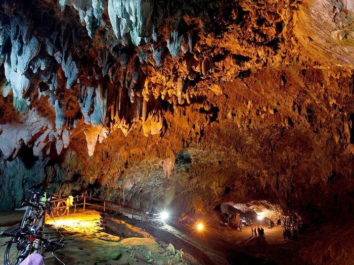 13 personnes sont restées coincées dans la grotte de Tham Luang.