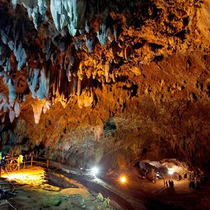 13 personnes sont restées coincées dans la grotte de Tham Luang.
