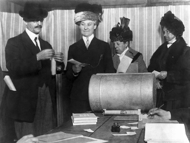 mancipation des femmes: Le Qubec naccordera aux femmes le droit de vote quen 1940.